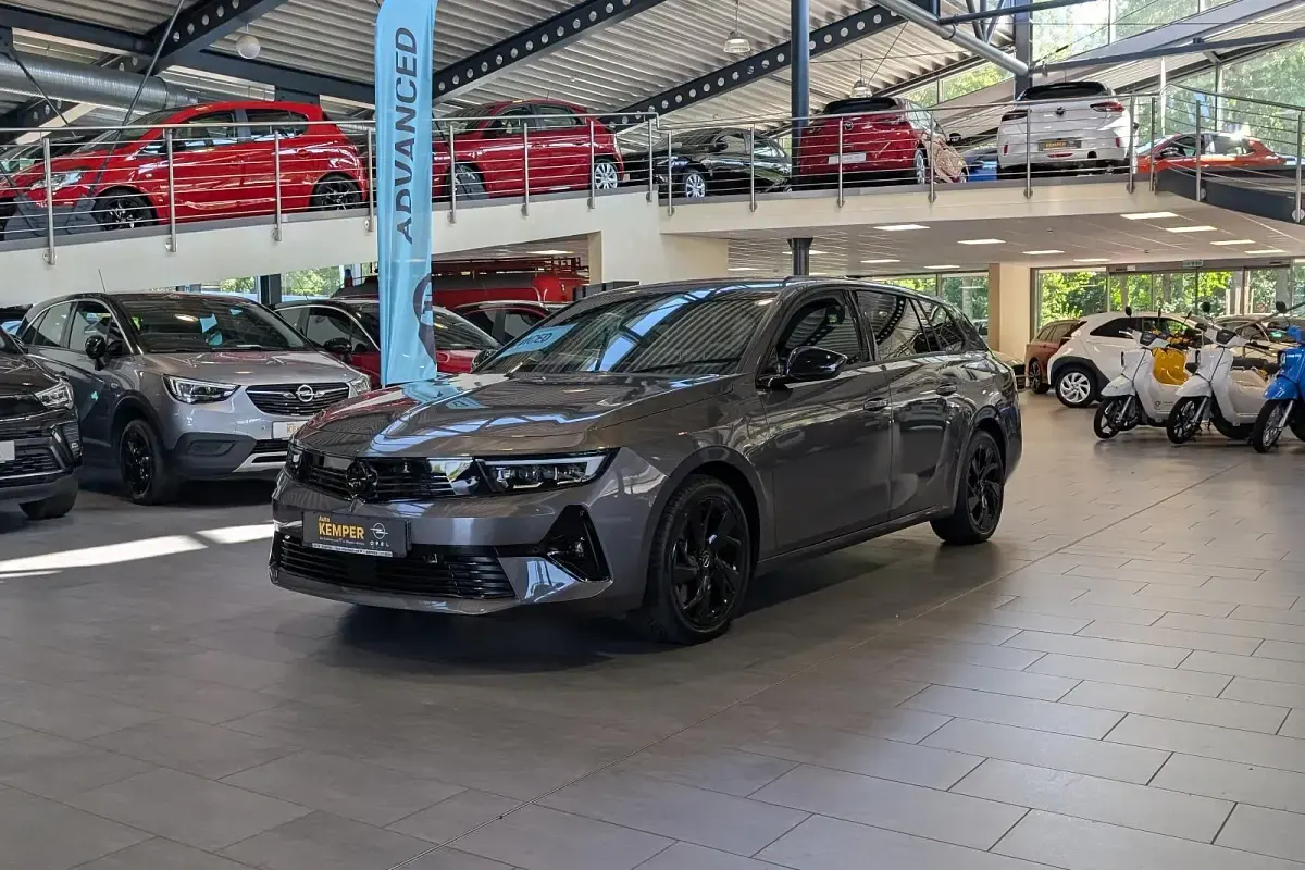 Gebraucht Opel Astra 181 PS (133 kW) 2025 Grau metallic Kleinwagen