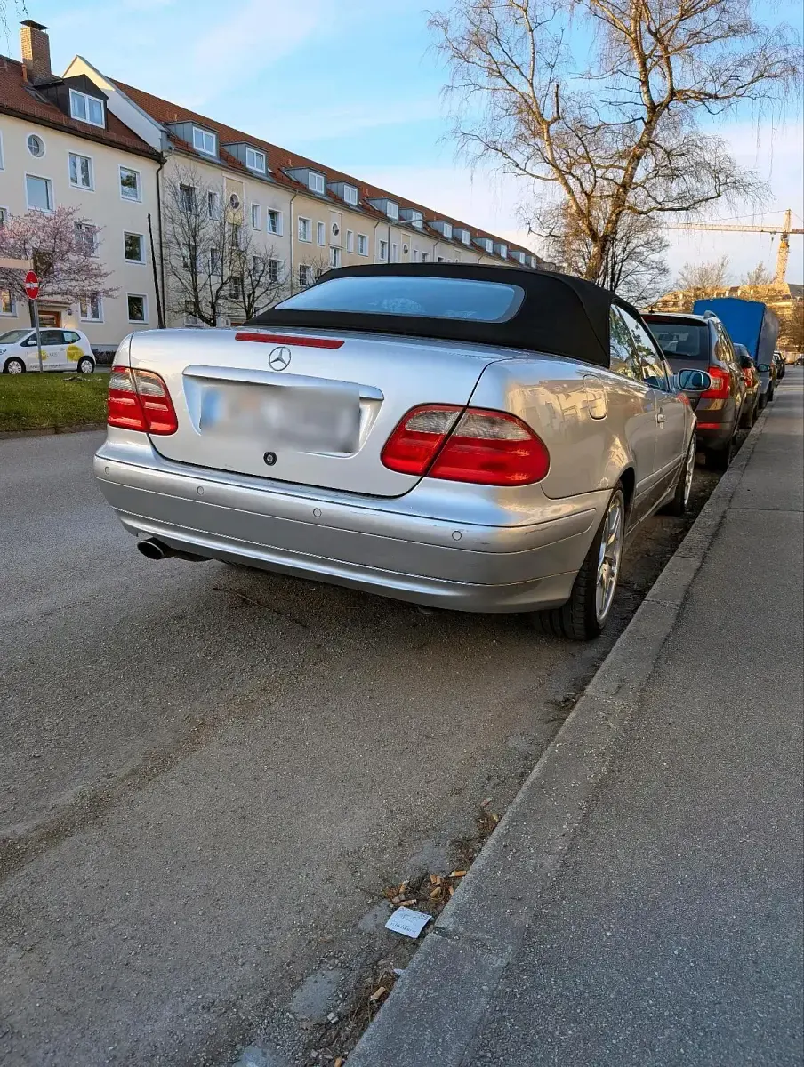 Gebraucht Mercedes CLK230 197 PS (144 kW) 2001 Silber Cabrio