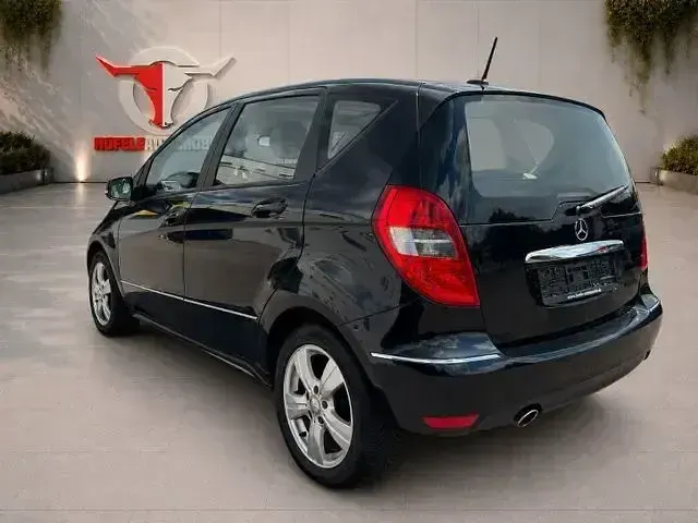 Gebraucht Mercedes A160 95 PS (69 kW) 2011 Schwarz Kleinwagen