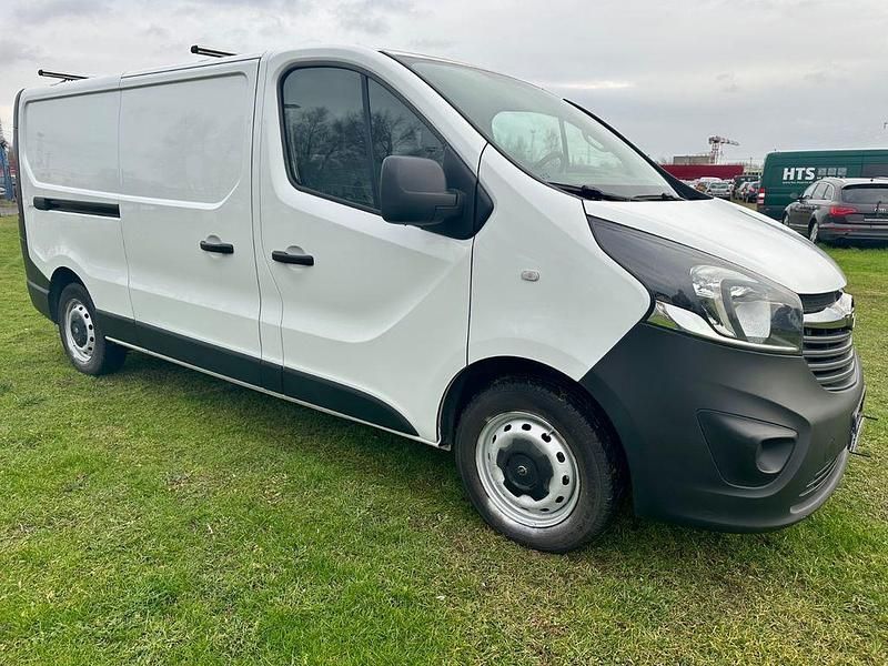 Gebraucht Opel Vivaro 95 PS (69 kW) 2018 Weiß Van / Kleinbus