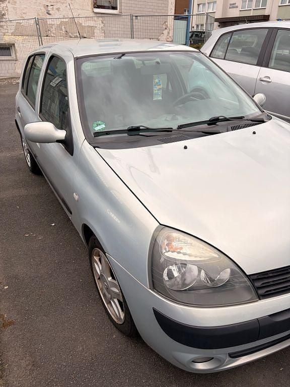 Gebraucht Renault Clio II 75 PS (55 kW) 2004 Silber Limousine