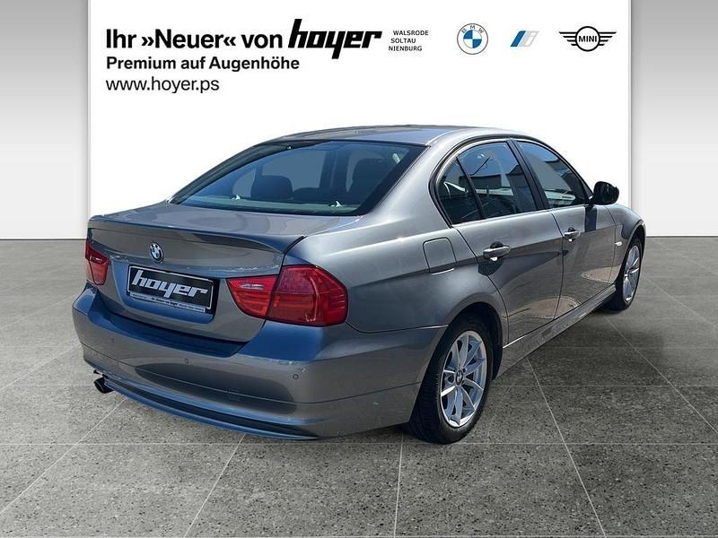 Gebraucht BMW 320 170 PS (125 kW) 2011 Spacegrau Limousine