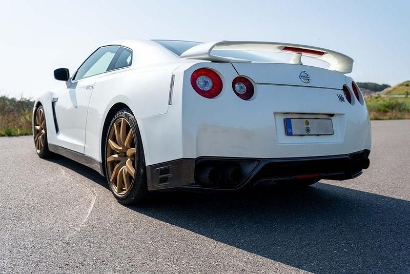 Weiß Gebraucht 2013 Nissan GT-R Black Edition Coupé | 79.790 € (Guter Preis) - Bild 1/4