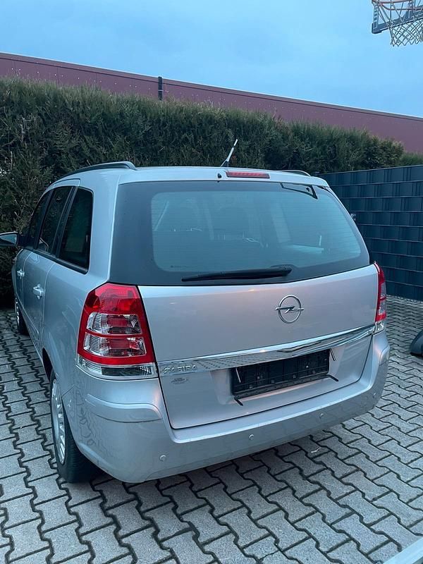 Silber Gebraucht 2008 Opel Zafira Van / Kleinbus | 3.800 € (Fairer Preis) - Bild 1/4