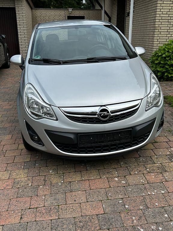 Silber Gebraucht 2013 Opel Corsa Limousine | 6.950 € (Teuer) - Bild 1/4