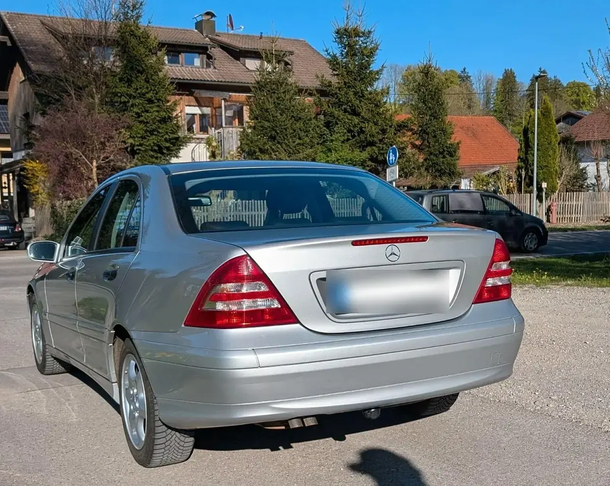 Gebraucht Mercedes 200 122 PS (89 kW) 2005 Silber Limousine