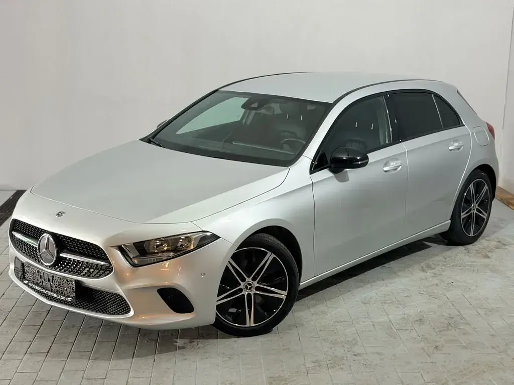 Gebraucht Mercedes A200 Night 150 PS (110 kW) 2022 Silber Limousine