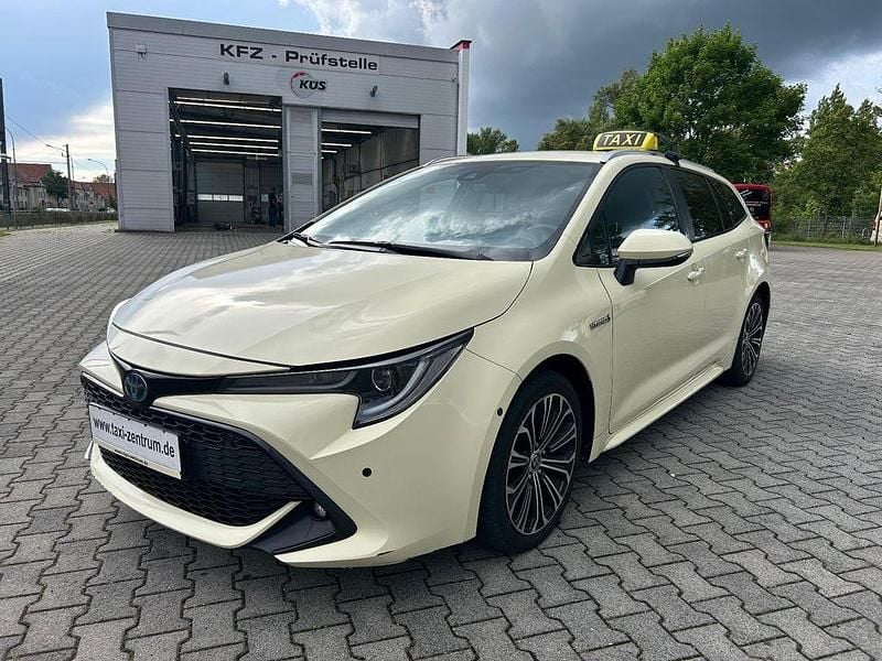 Hellelfenbein Gebraucht 2021 Toyota Corolla Kombi | 19.790 € (Teuer) - Bild 1/4