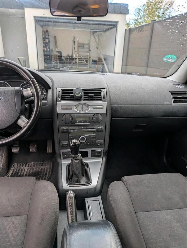 Gebraucht Ford Mondeo 125 PS (91 kW) 2003 Silber Kombi