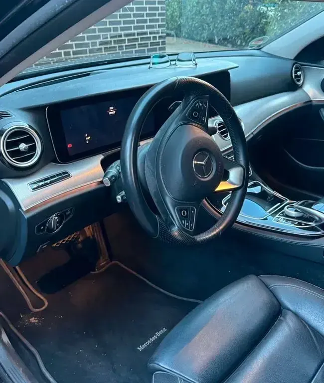 Gebraucht Mercedes E220 Avantgarde 194 PS (142 kW) 2017 Schwarz Limousine