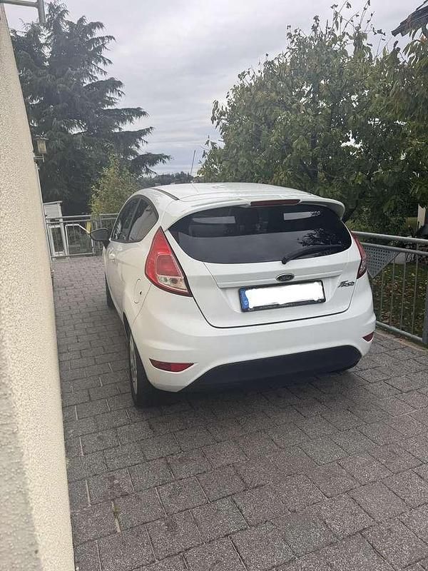 Gebraucht Ford Fiesta SYNC Edition 82 PS (60 kW) 2013 Weiß Kleinwagen