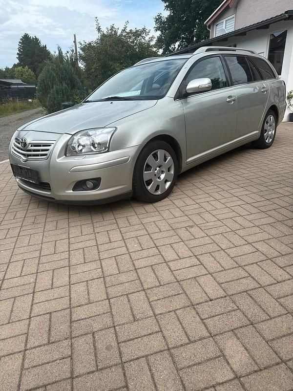 Silber Gebraucht 2008 Toyota Avensis Travel Kombi | 2.490 € (Guter Preis) - Bild 1/4