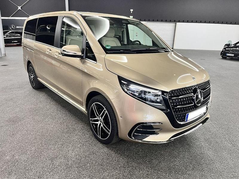 Gold Gebraucht 2025 Mercedes V300 Avantgarde Van / Kleinbus | 76.500 € (Superpreis) - Bild 1/4
