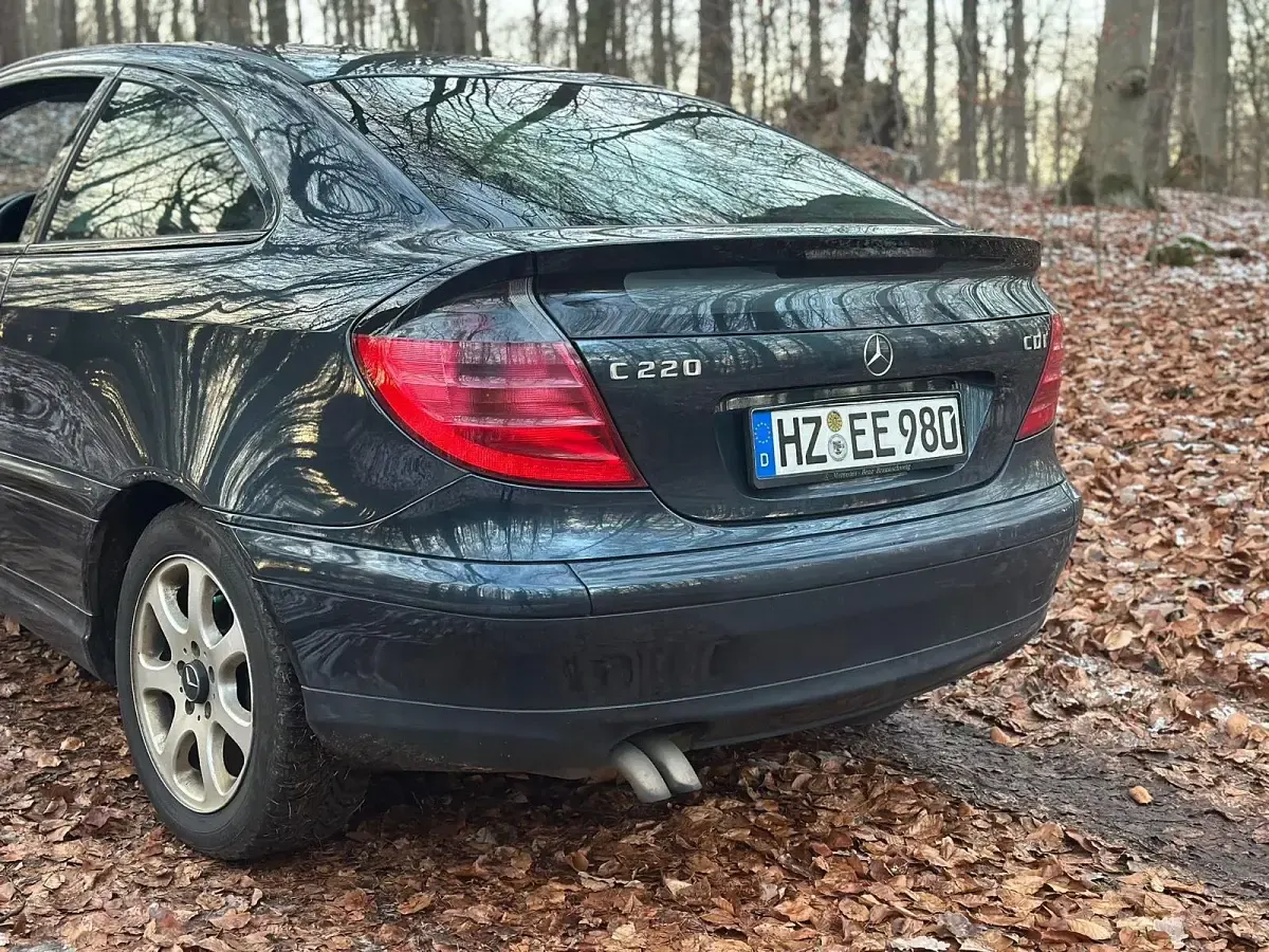 Second-hand Mercedes C220 150 CP (110 kW) 2002 Coupe