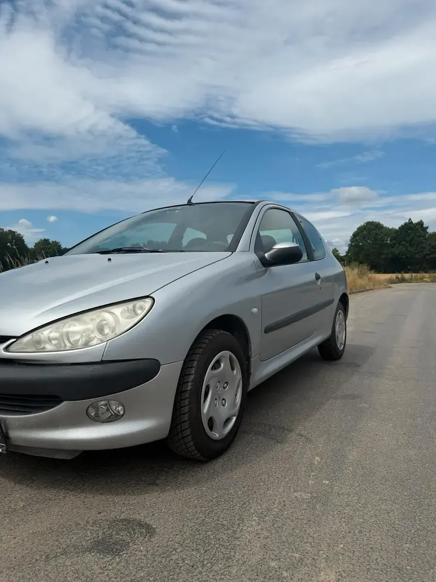 Gebraucht Peugeot 206 75 PS (55 kW) 2000 Silber Kleinwagen