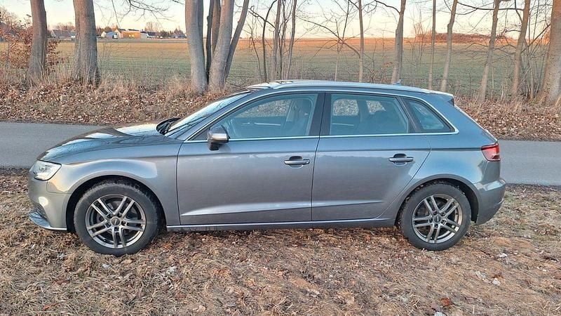 Gebraucht Audi A3 150 PS (110 kW) 2019 Grau Limousine