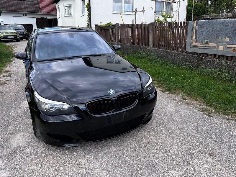 Schwarz Gebraucht 2005 BMW M5 Limousine | 33.000 € (Superpreis) - Bild 1/4