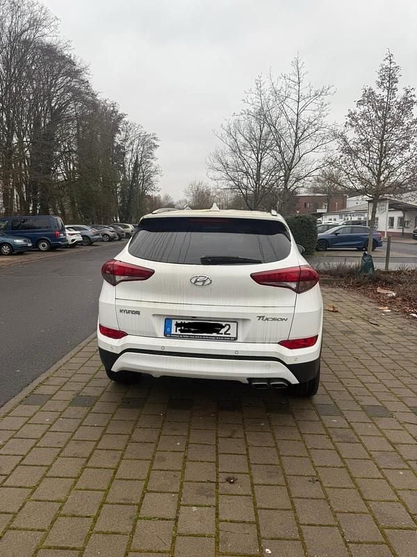 Gebraucht Hyundai Tucson 136 PS (100 kW) 2018 Weiß SUV