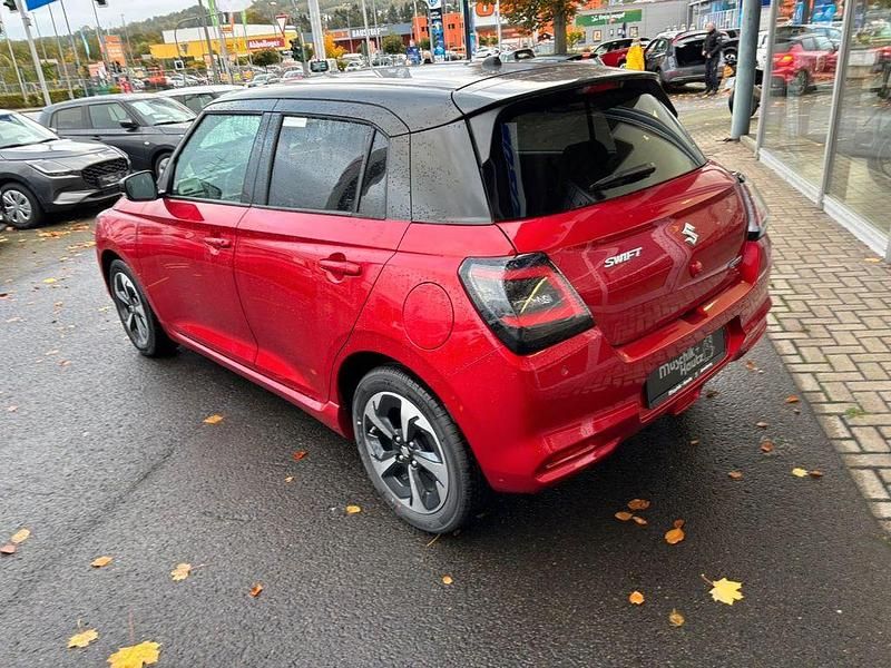 Neu Suzuki Swift Comfort+ 83 PS (61 kW) 2025 Rot Kleinwagen