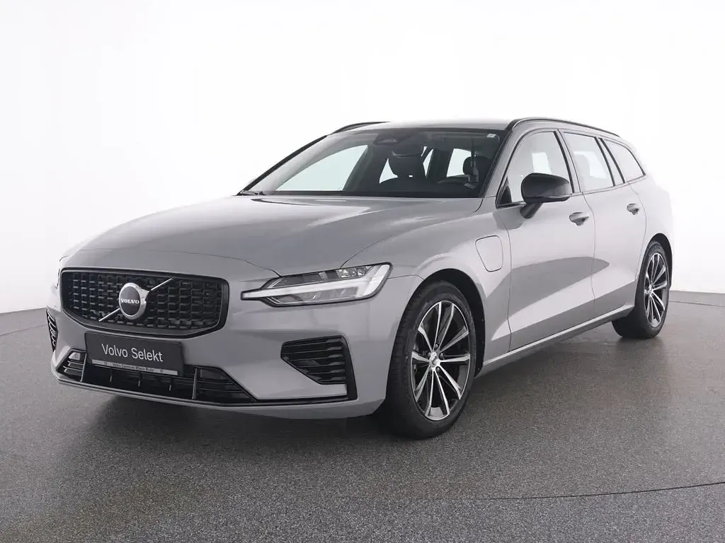 Gebraucht Volvo V60 Plus 455 PS (334 kW) 2024 Grau vapour grey / metallic Kombi