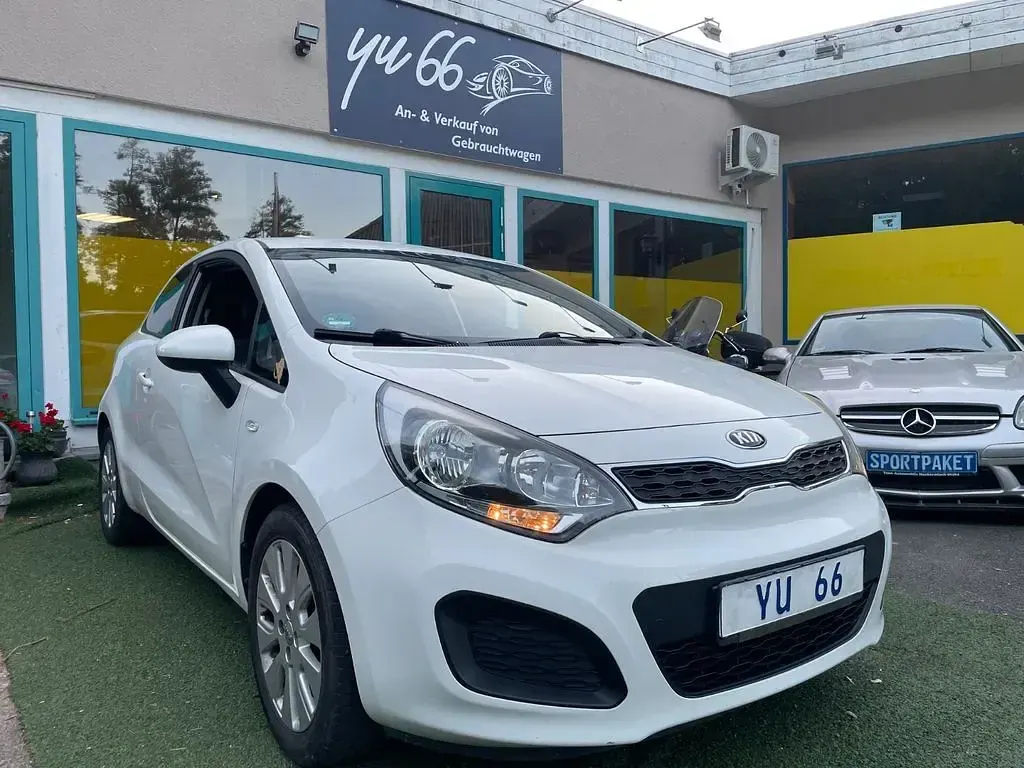 Gebraucht Kia Rio DREAM-TEAM Edition 86 PS (63 kW) 2013 Weiß Limousine