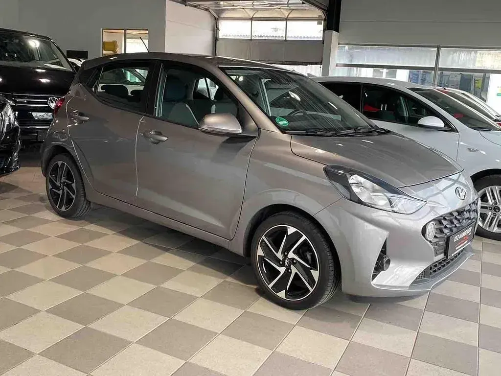 Gebraucht Hyundai i10 Trend 67 PS (49 kW) 2023 Grau Kleinwagen