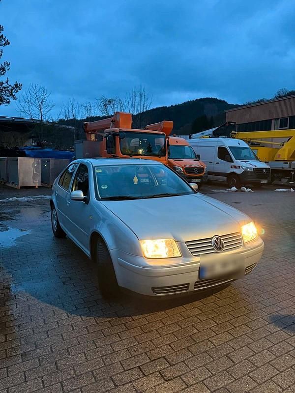 Gebraucht VW Bora 101 PS (74 kW) 1999 Silber Kleinwagen