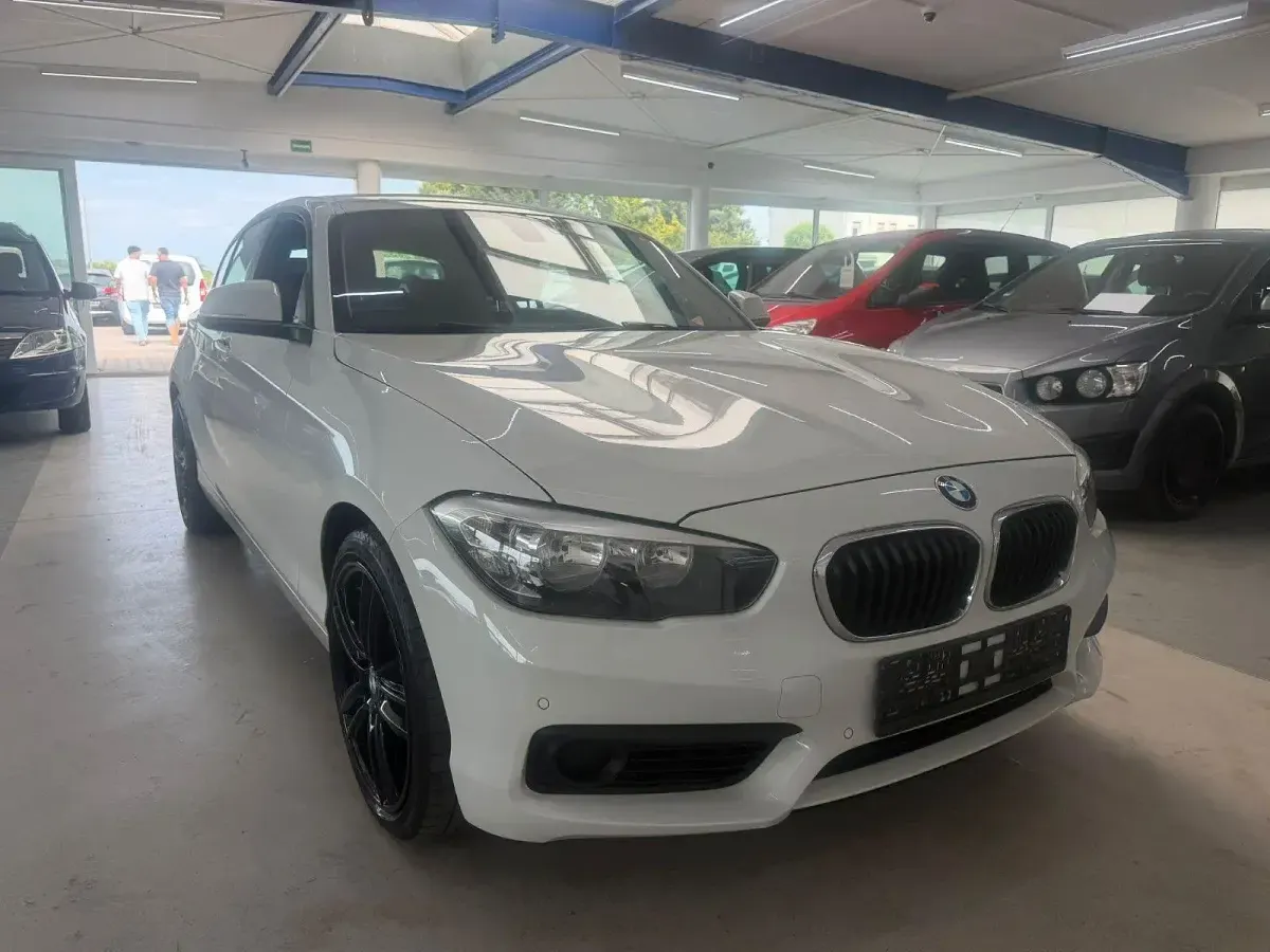 Gebraucht BMW 118 Advantage 136 PS (100 kW) 2019 Weiß Limousine