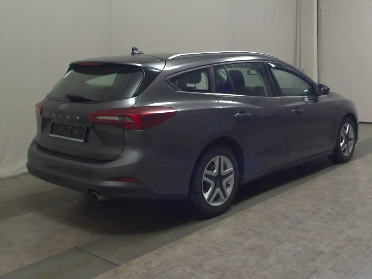Gebraucht Ford Focus Titanium 120 PS (88 kW) 2022 Grau Kombi