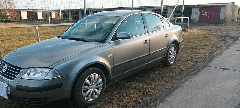 Gebraucht VW Passat 115 PS (84 kW) 2001 Grau Limousine