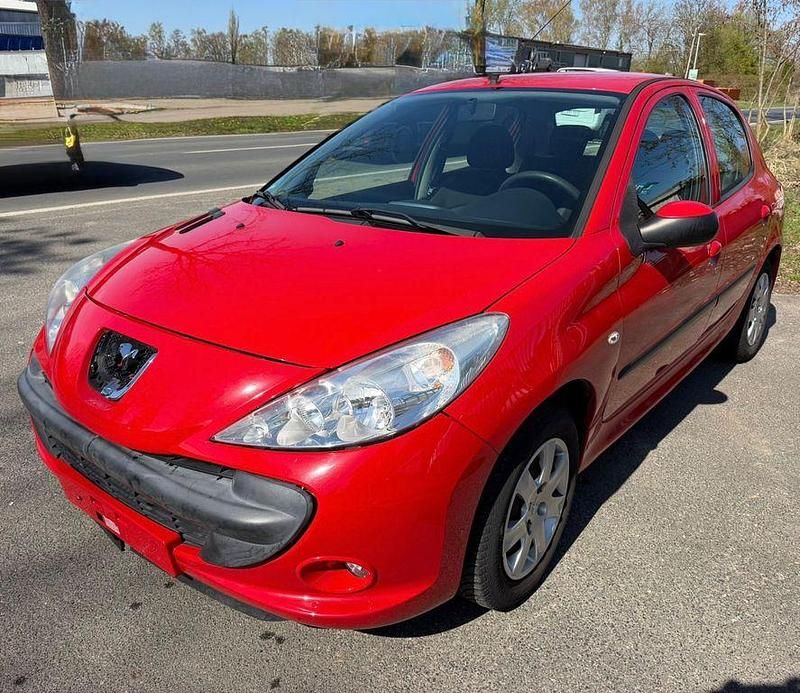Usado Peugeot 206 Basis 75 HP (55 kW) 2009 Vermelho Sedan