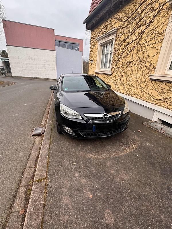 Schwarz Gebraucht 2010 Opel Astra Limousine | 2.200 € (Guter Preis) - Bild 1/4