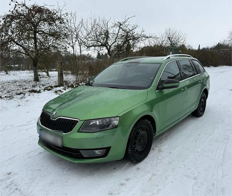 Grün Gebraucht 2016 Skoda Octavia Kombi | 7.290 € (Superpreis) - Bild 1/4
