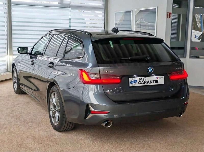 Gebraucht BMW 330e Sport Line 252 PS (185 kW) 2022 Grau Limousine