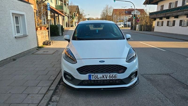Gebraucht Ford Fiesta ST 200 PS (147 kW) 2019 Weiß Kleinwagen