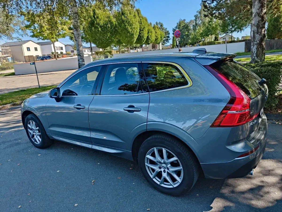 Gebraucht Volvo XC60 Momentum 197 PS (144 kW) 2019 Grau SUV