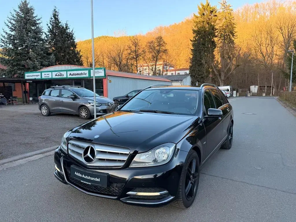 Używany Mercedes C250 204 KM (150 kW) 2011 Czarny Kombi