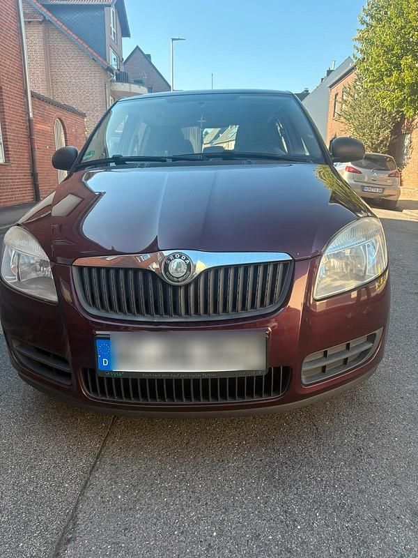 Rot Gebraucht 2010 Skoda Fabia Cool Edition Kleinwagen | 2.400 € (Fairer Preis) - Bild 1/4
