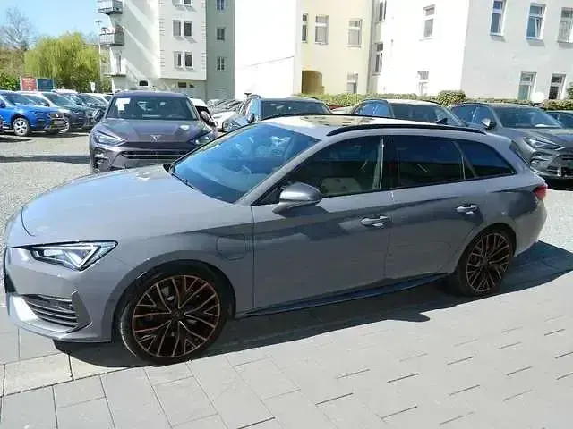 Używany Cupra Leon VZ 245 KM (180 kW) 2022 Szary Kombi