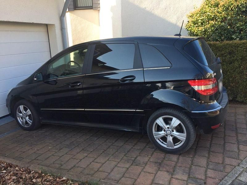 Gebraucht Mercedes B200 140 PS (102 kW) 2010 Schwarz Van / Kleinbus