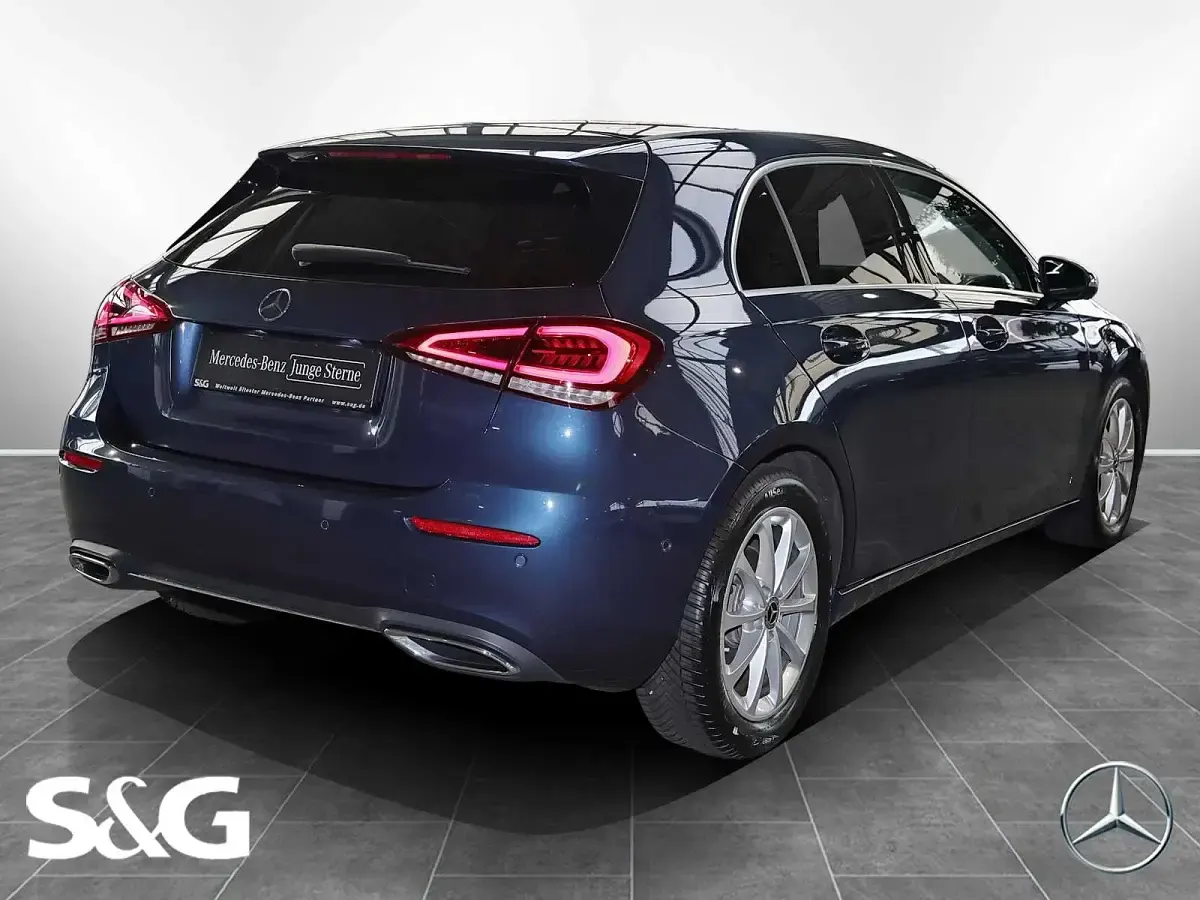 Gebraucht Mercedes A200 Progressive 163 PS (119 kW) 2021 Denimblau metallic Limousine