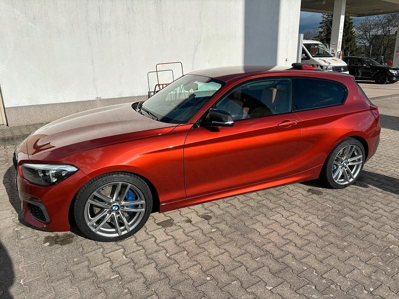 Orange Gebraucht 2018 BMW M140 M Sport Kombi | 29.999 € - Bild 1/4