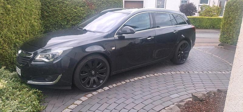Schwarz Gebraucht 2015 Opel Insignia Kombi | 8.500 € (Etwas zu teuer) - Bild 1/4