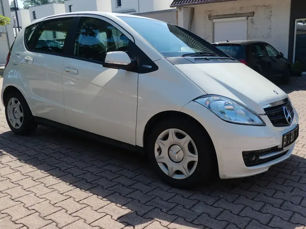 Gebraucht Mercedes A160 82 PS (60 kW) 2011 Weiß Kleinwagen