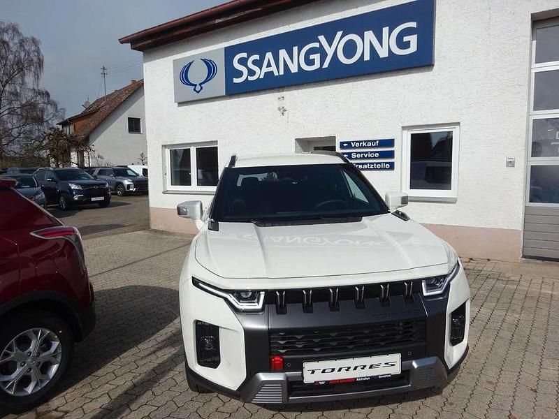Weiß Neu 2025 Ssangyong (KGM) Torres Quartz SUV | 33.990 € - Bild 1/4