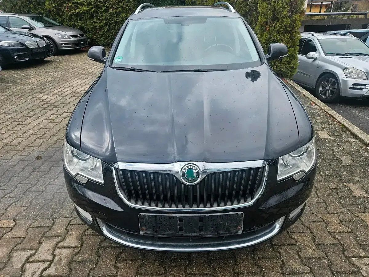 Gebraucht Skoda Superb Elegance 200 PS (147 kW) 2011 Schwarz Kombi