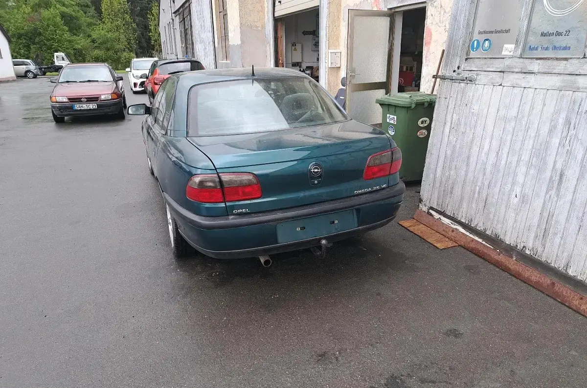 Gebraucht Opel Omega 170 PS (125 kW) 1997 Grün Limousine