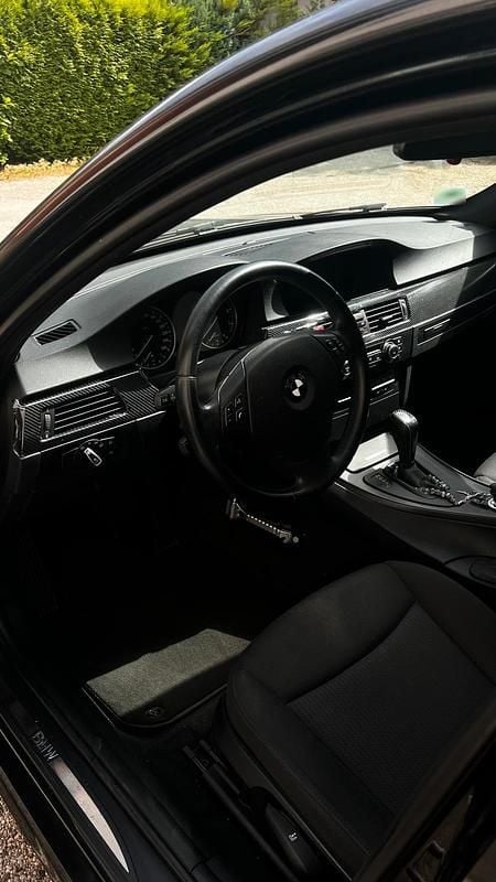 Gebraucht BMW 320 170 PS (125 kW) 2010 Schwarz Limousine