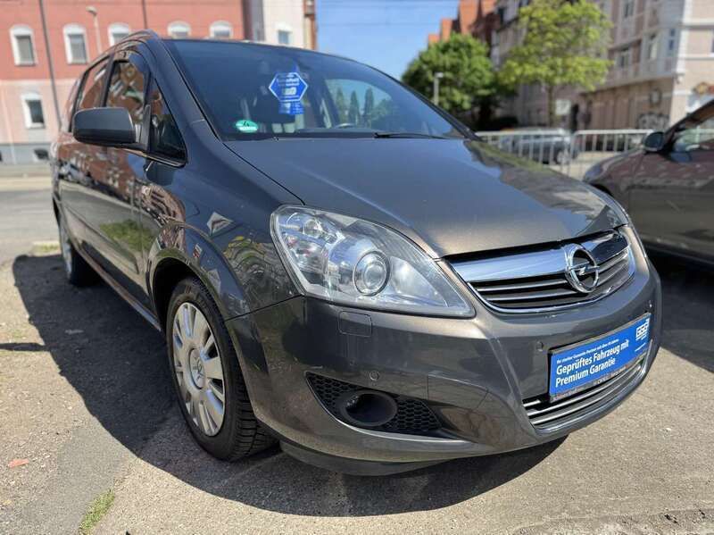 Grau Gebraucht 2013 Opel Zafira Family Van / Kleinbus | 6.990 € (Fairer Preis) - Bild 1/4