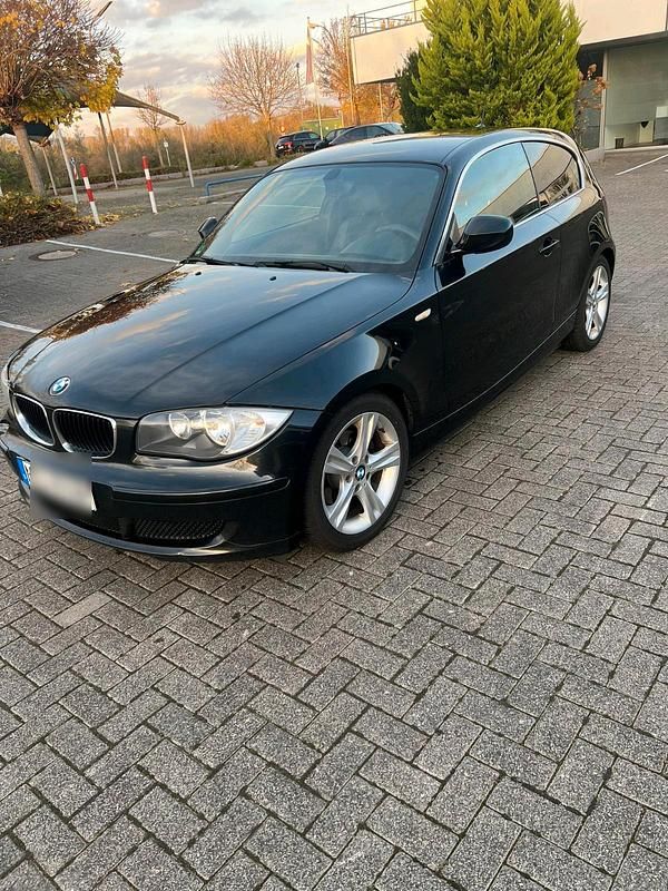 Schwarz Gebraucht 2010 BMW 120 M Sport Kleinwagen | 3.750 € (Guter Preis) - Bild 1/4
